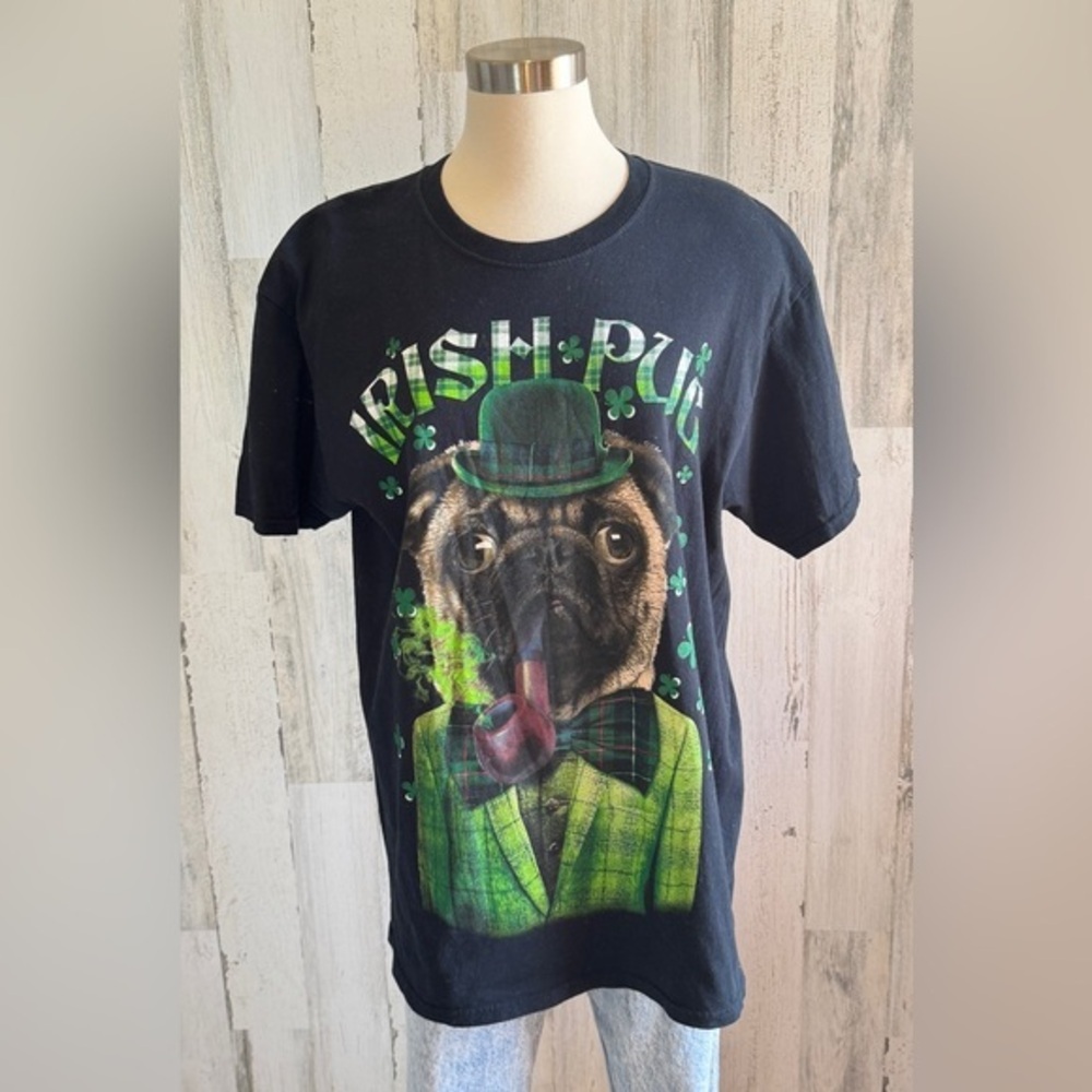 Vintage Irish Pug St. Patrick’s Day Graphic T-Shirt Leprechaun hat Clover